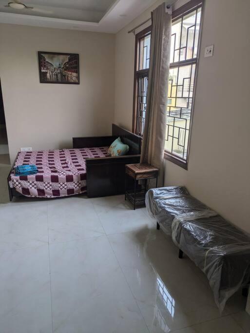 Independent Furnished In Saket Apartment *