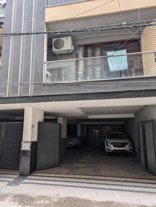 Independent Furnished In Saket Apartment