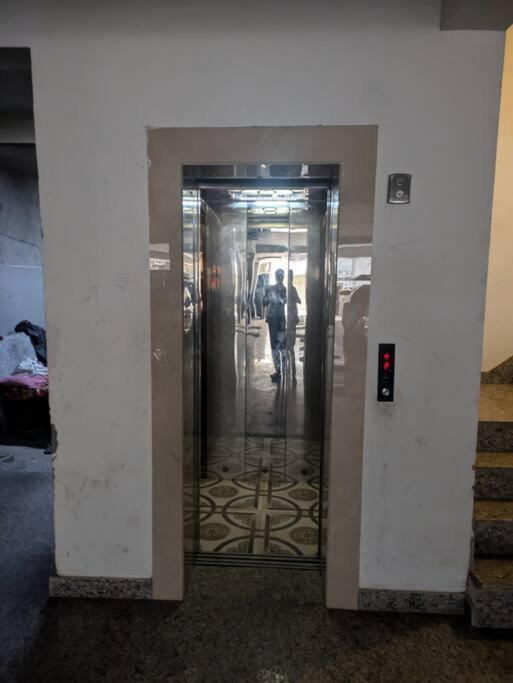 Independent Furnished In Saket New Delhi