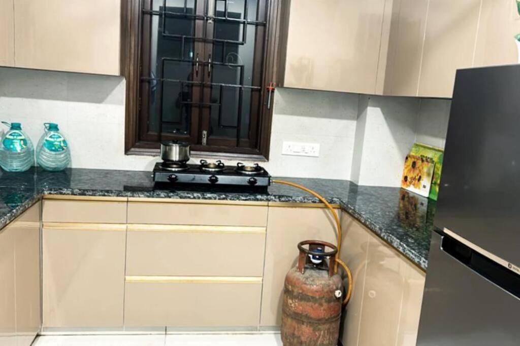 Independent Furnished In Saket Apartment